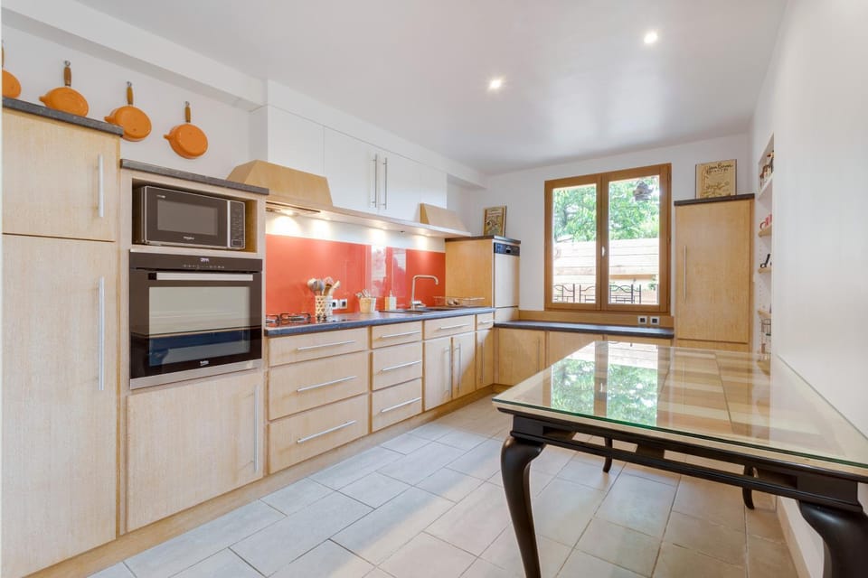 Kitchen or kitchenette, Dining area, dishwasher, oven, stove
