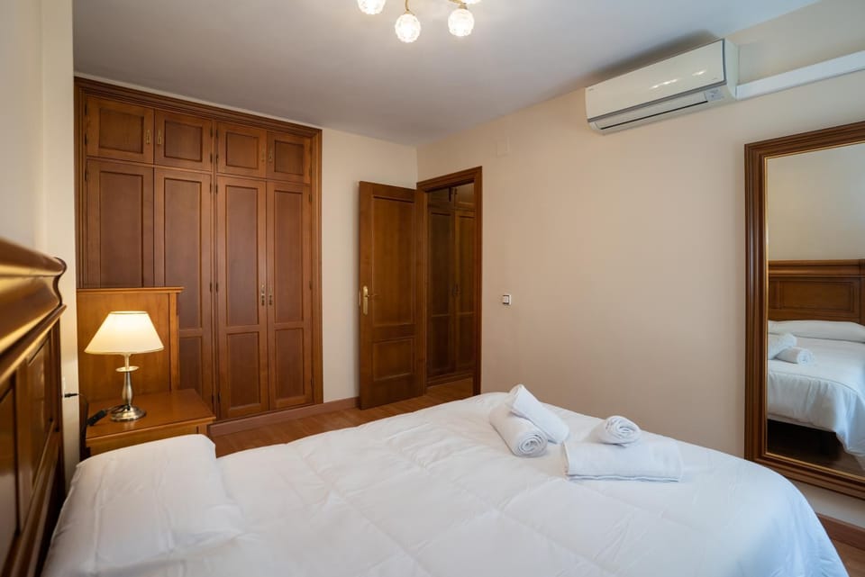 Photo of the whole room, air conditioner