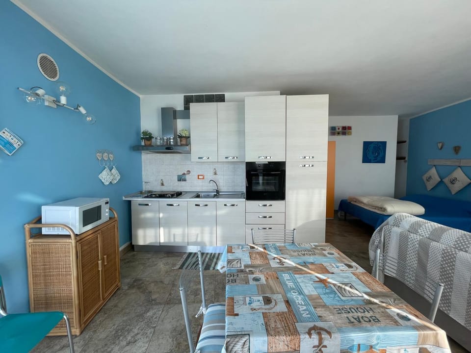 Bed, Kitchen or kitchenette, Living room, Dining area