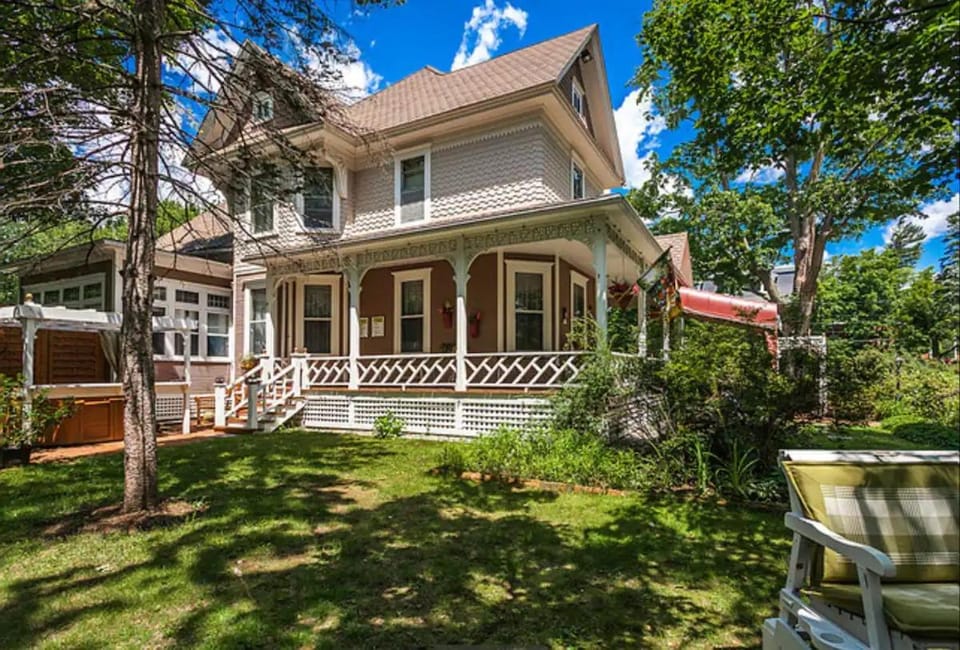 Property building, Patio, Day, Garden, Garden view
