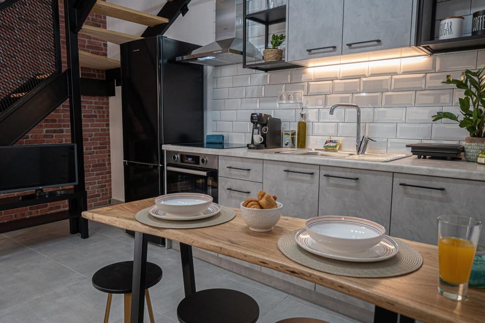 Kitchen or kitchenette, Food and drinks
