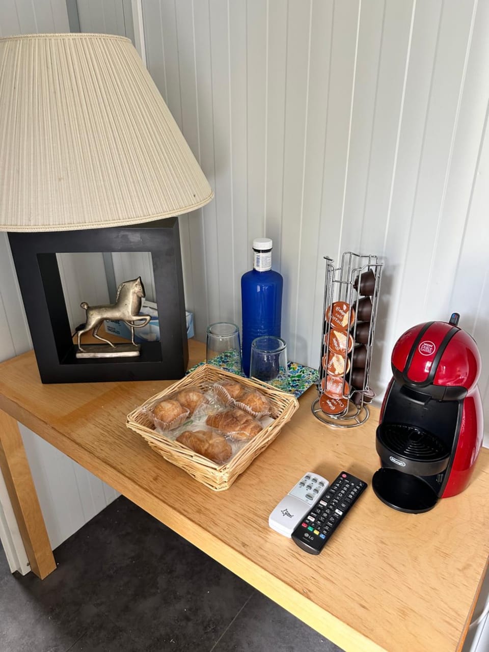 Coffee/tea facilities, Breakfast