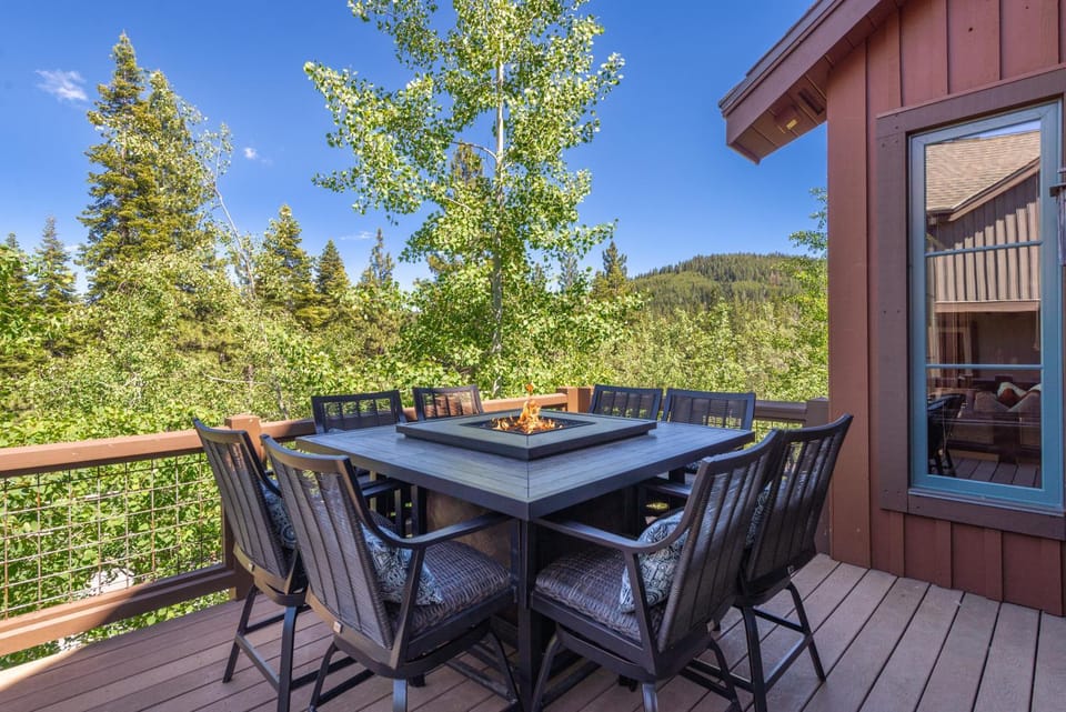 Natural landscape, View (from property/room), Balcony/Terrace, Balcony/Terrace, Dining area, Mountain view