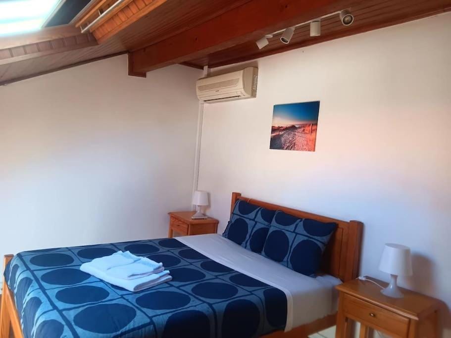 Bed, Bedroom, air conditioner