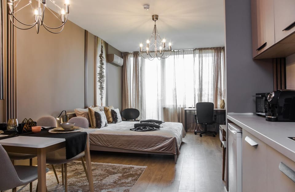 Bed, TV and multimedia, Living room, Dining area, air conditioner