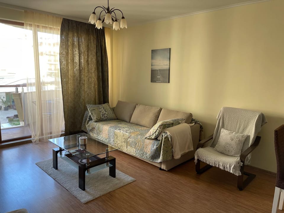 Apartment in Long Beach Apartment in Varna Province