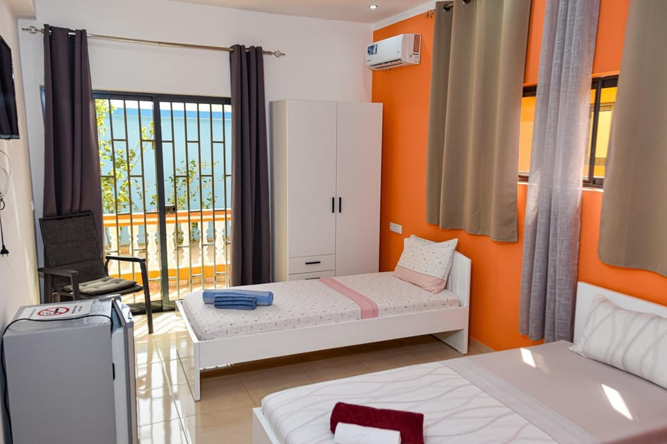 Bed, Photo of the whole room, towels, air conditioner