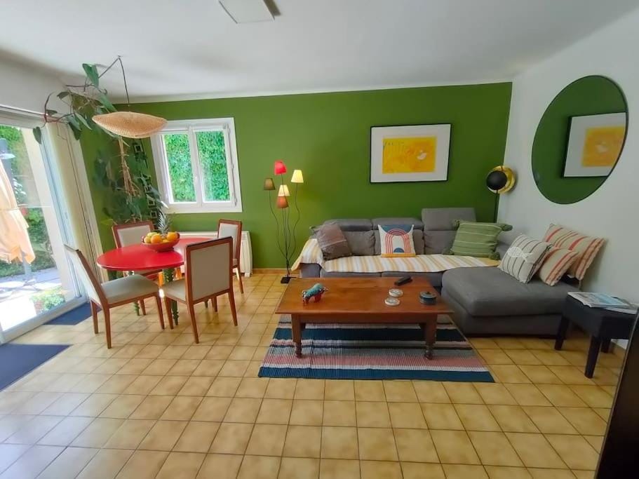Appartement coloré terrasse 2, 4 personnes Apartment in Alt Empordà