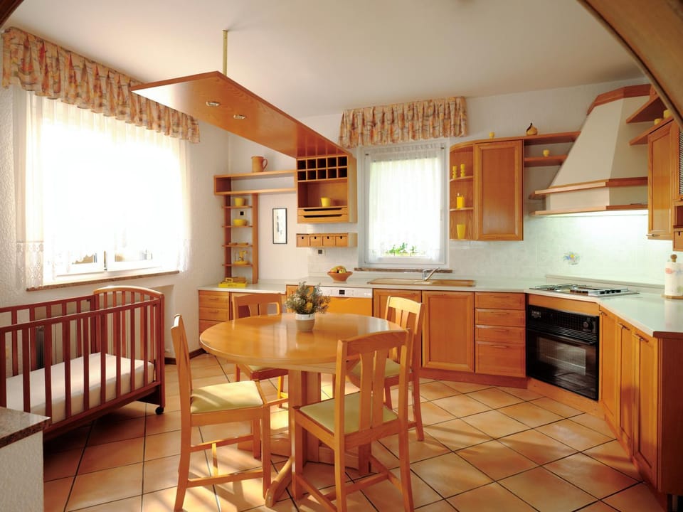 Kitchen or kitchenette, Dining area, dishwasher