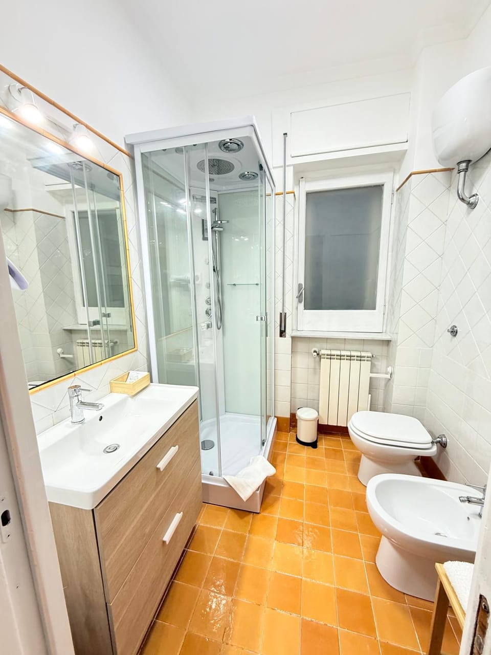 Shower, Toilet, Bathroom, bidet, towels