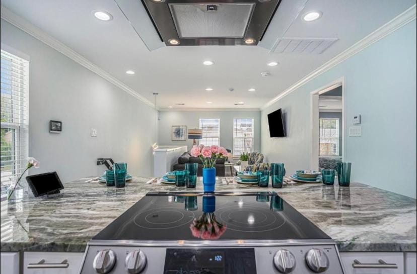 Kitchen or kitchenette, Living room, Seating area, Communal kitchen, Parking, kitchen