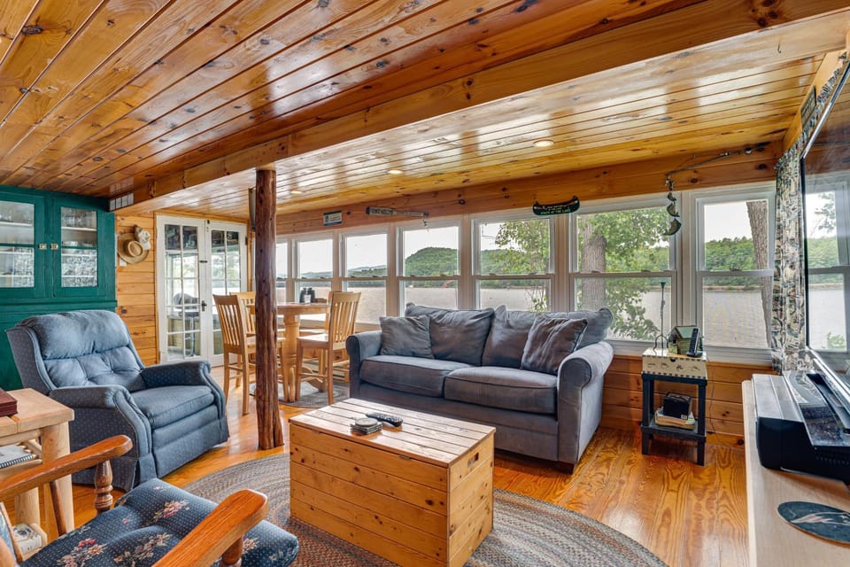 Waterfront Home on Lake Champlain w/ Dock & Kayaks House in Lake Champlain