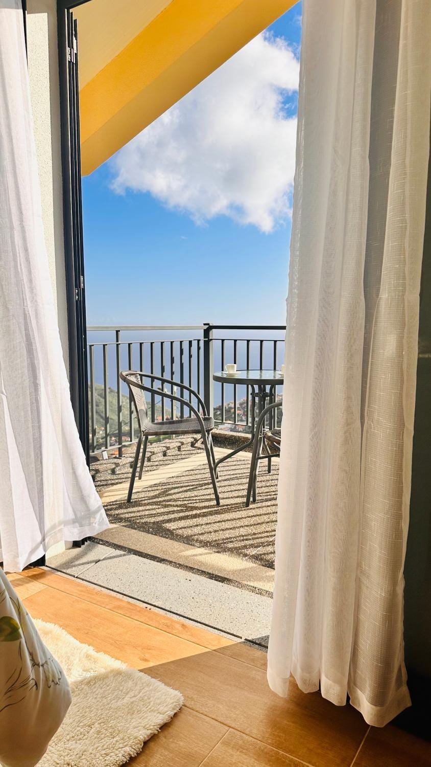 Patio, Day, Natural landscape, View (from property/room), Balcony/Terrace, Seating area, Bedroom, Sea view