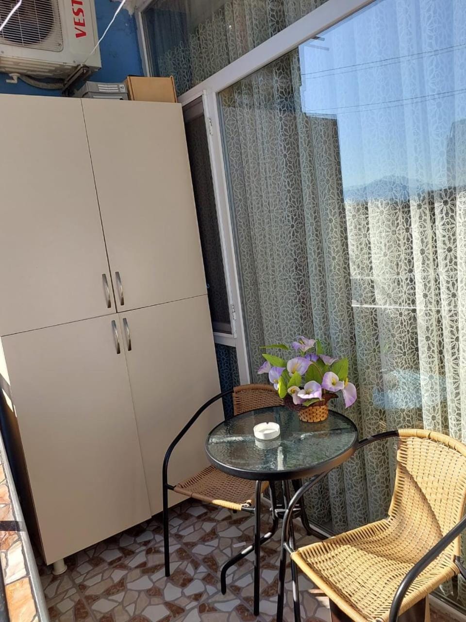 Day, Seating area, wardrobe
