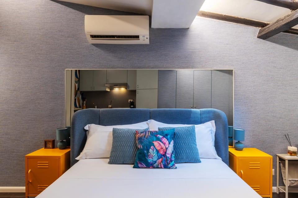 Bed, Photo of the whole room, Bedroom, air conditioner