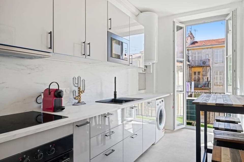 Kitchen or kitchenette, Dining area, dishwasher, stove, toaster