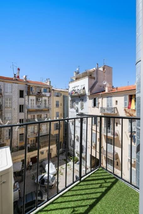 View (from property/room), Balcony/Terrace, City view