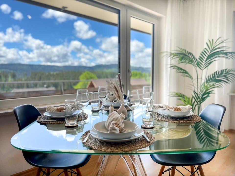 Food and drinks, Dining area, Food, Mountain view