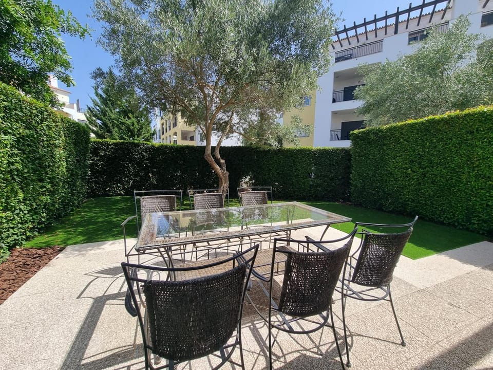 Patio, Day, Garden, Dining area, Garden view