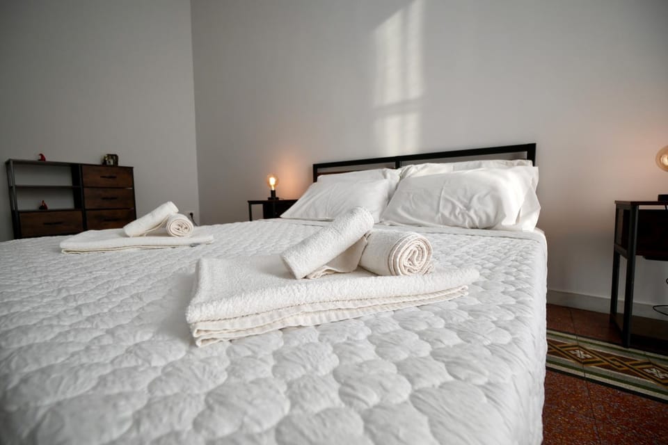 Bed, Photo of the whole room, Bedroom, towels