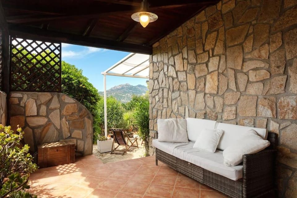 Coralli cottage on the hill - Shared Pool House in Sardinia