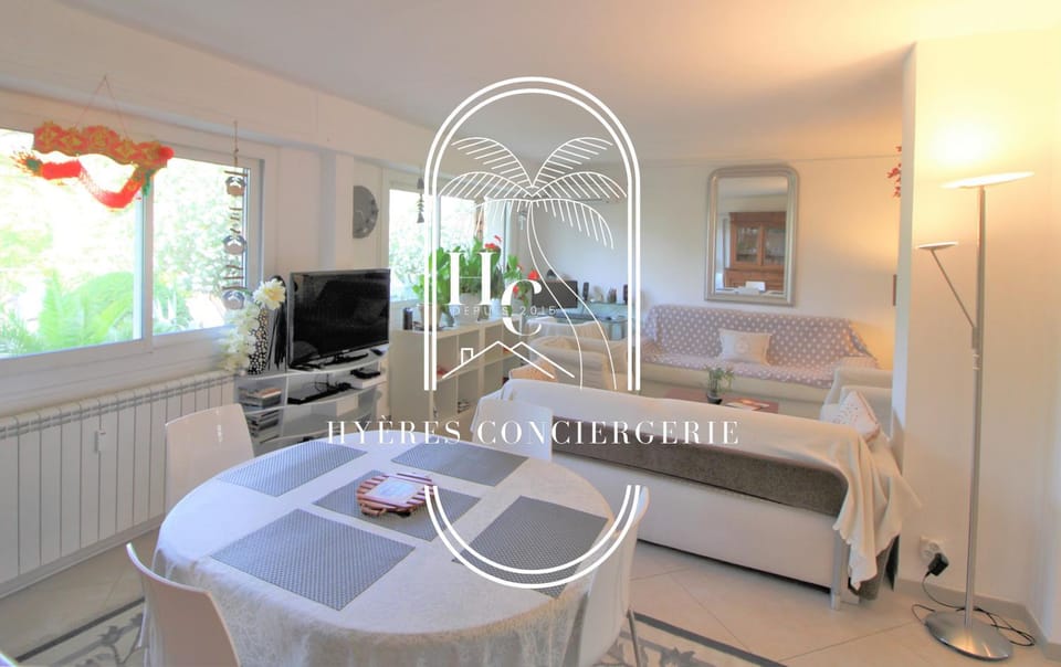 Property building, Living room, Photo of the whole room