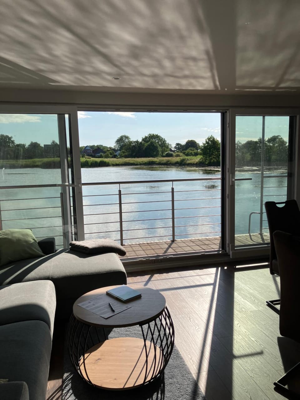 Natural landscape, View (from property/room), Balcony/Terrace, Living room, Seating area, Lake view