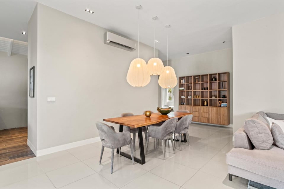 Living room, Dining area, air conditioner