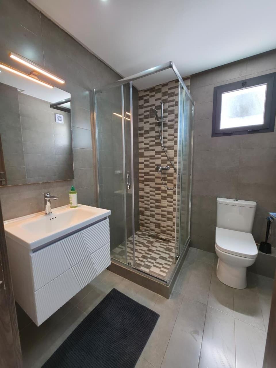 Shower, Toilet, Bathroom, Swimming pool, towels