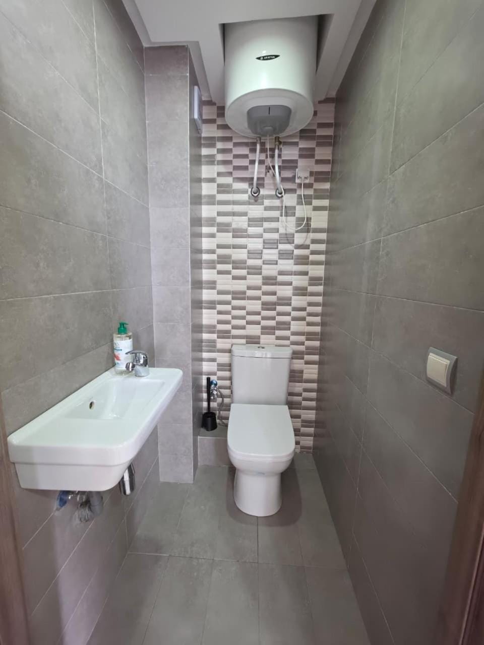 Shower, Toilet, Bathroom, Swimming pool, towels
