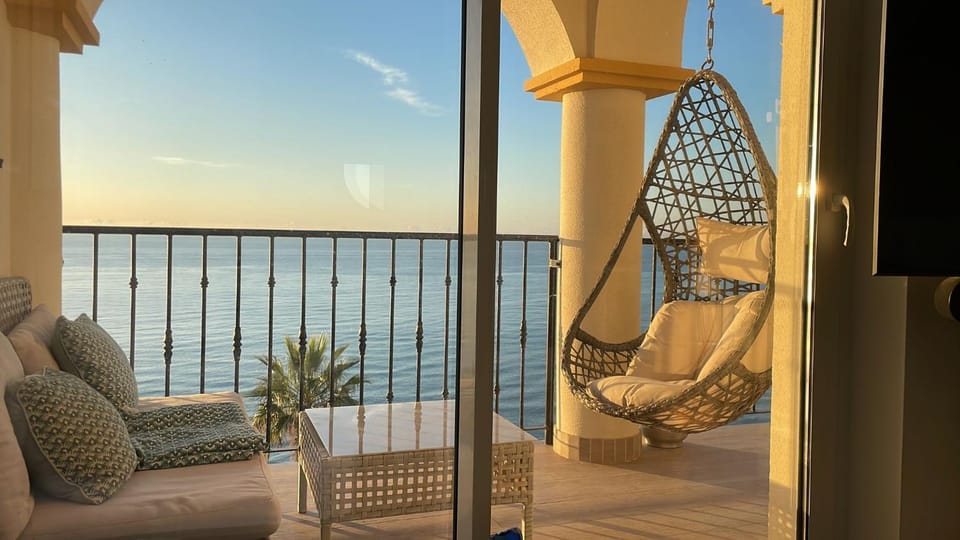 Natural landscape, View (from property/room), Balcony/Terrace, Seating area, Sea view