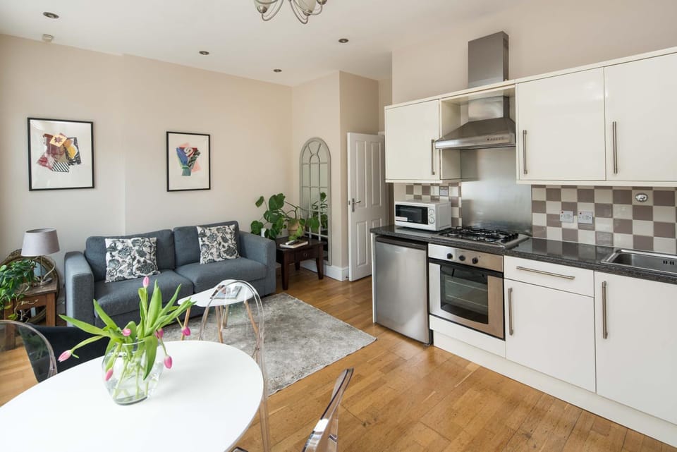 Kitchen or kitchenette, Living room