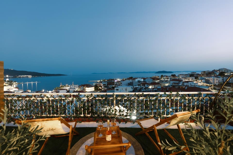 Natural landscape, View (from property/room), Balcony/Terrace, City view, Sea view