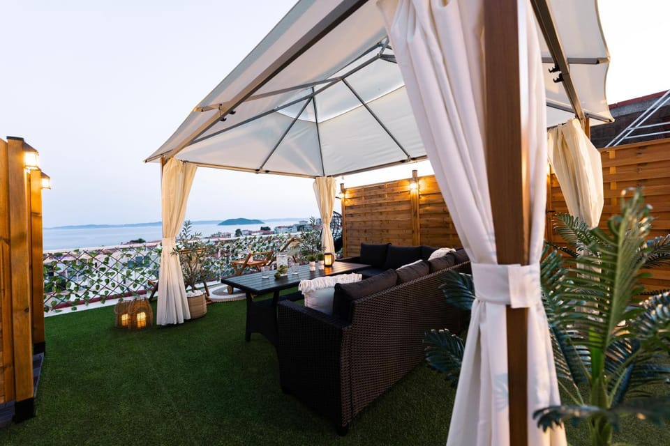 Day, Natural landscape, View (from property/room), Balcony/Terrace, Seating area, Dining area, Sea view