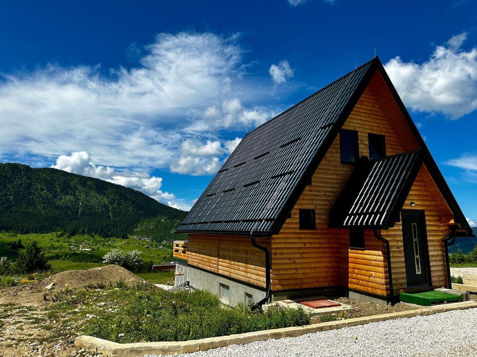 Property building, Day, Natural landscape, Mountain view