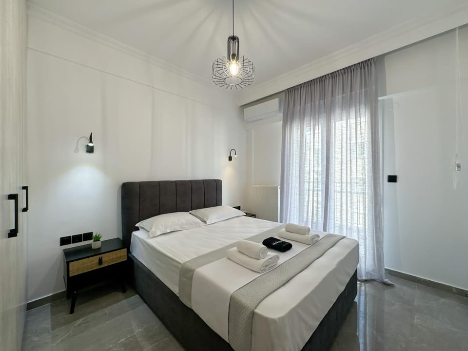 Bed, Photo of the whole room, Bedroom, towels, air conditioner