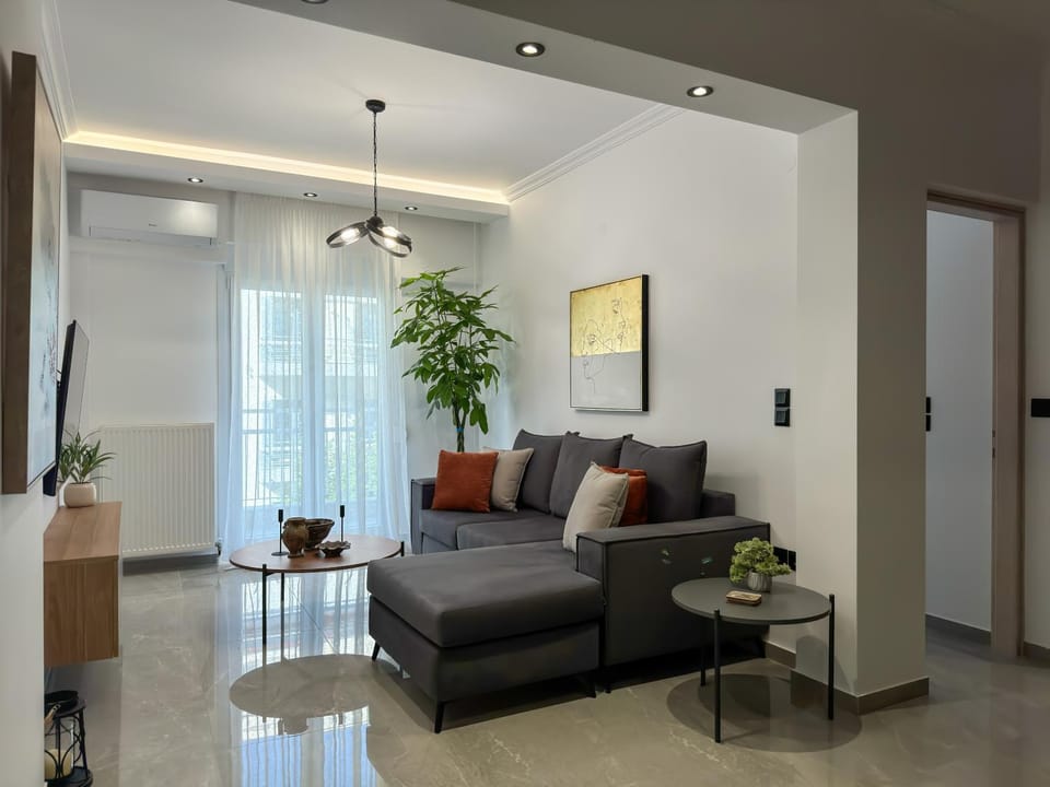 TV and multimedia, Seating area, air conditioner