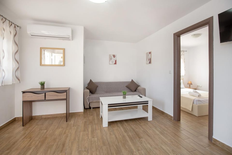 Living room, air conditioner