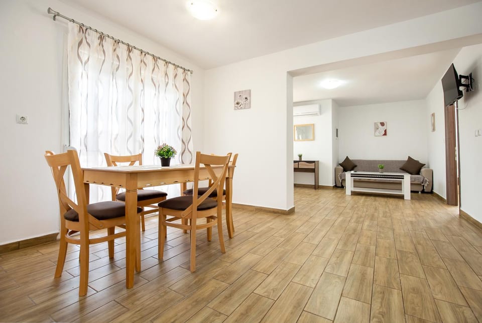 Living room, Seating area, Dining area