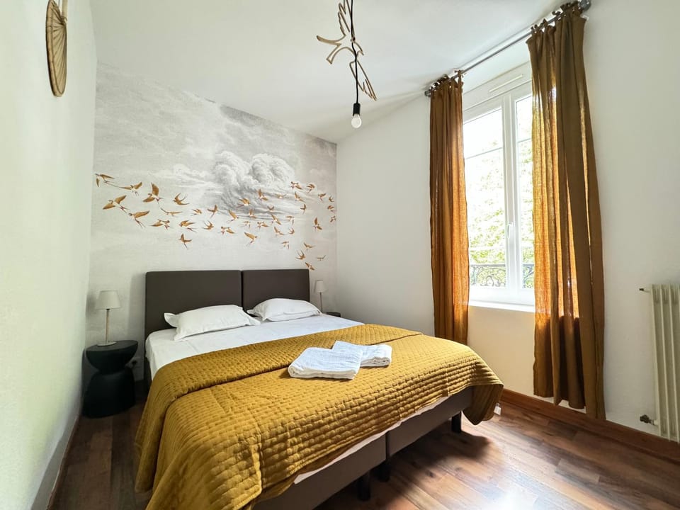 Bed, Photo of the whole room, Bedroom, towels