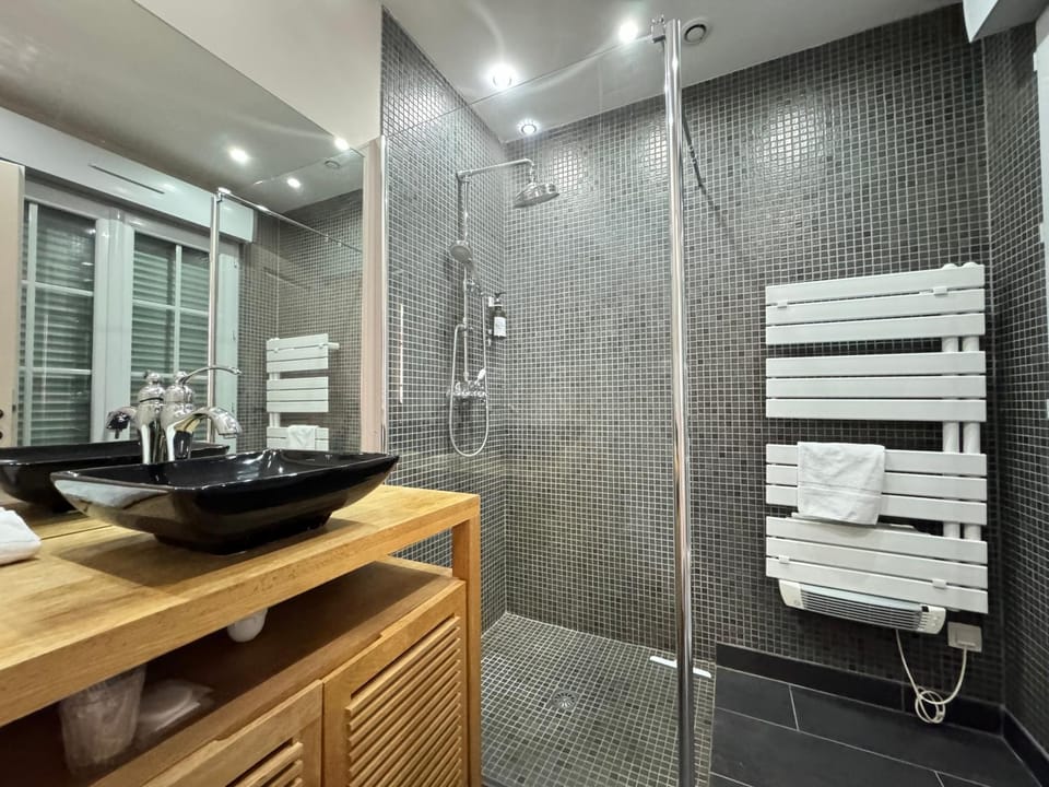 Shower, Bathroom, towels