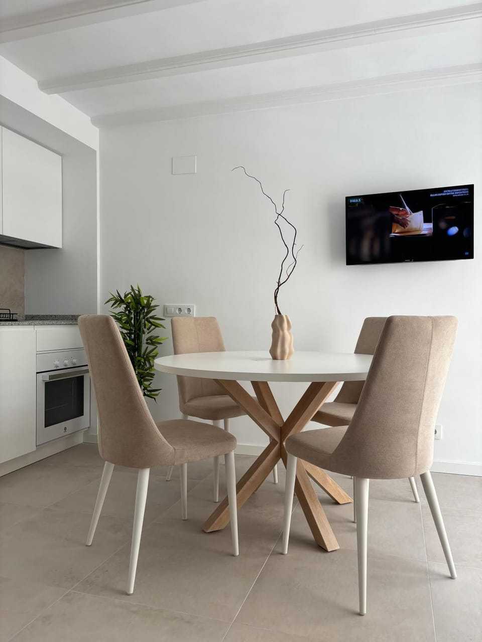 TV and multimedia, Kitchen or kitchenette, Dining area