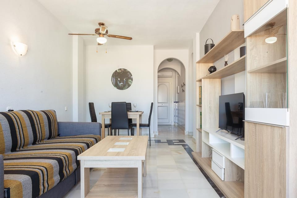 TV and multimedia, Living room, Seating area, Dining area
