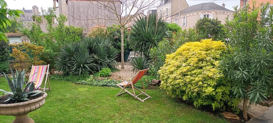 agréables chambres d'hôtes près du centre ville avec jardin Bed and Breakfast in Le Mans