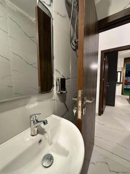 Stylish Luxe Apartment F-R 0003 Apartment in Africa