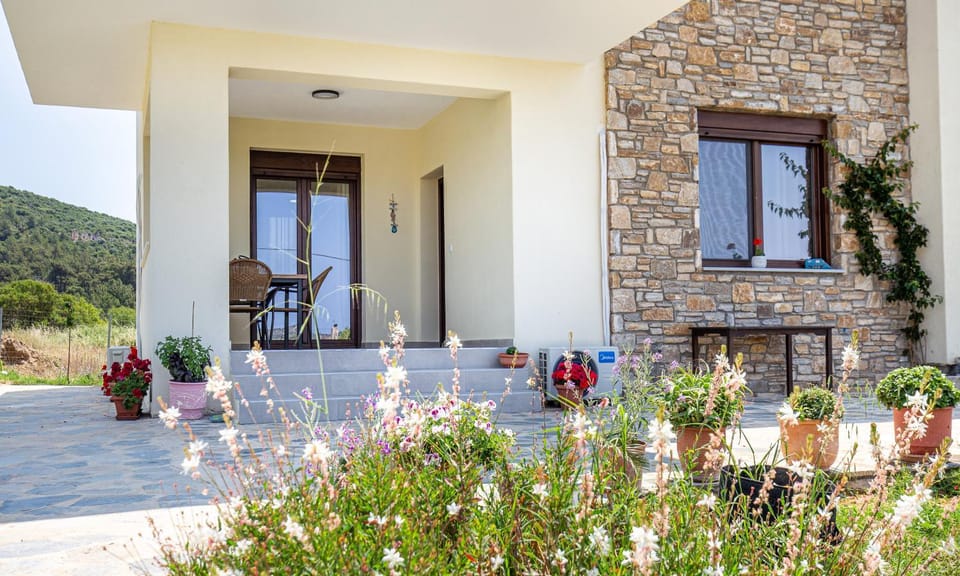 House Rytha Apartment in Limenaria