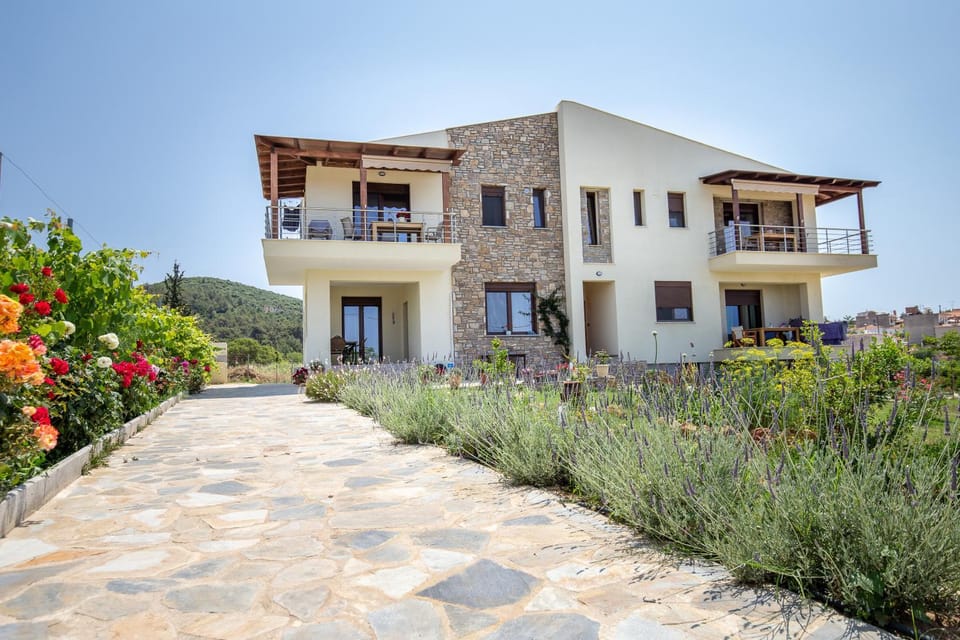 House Rytha Apartment in Limenaria