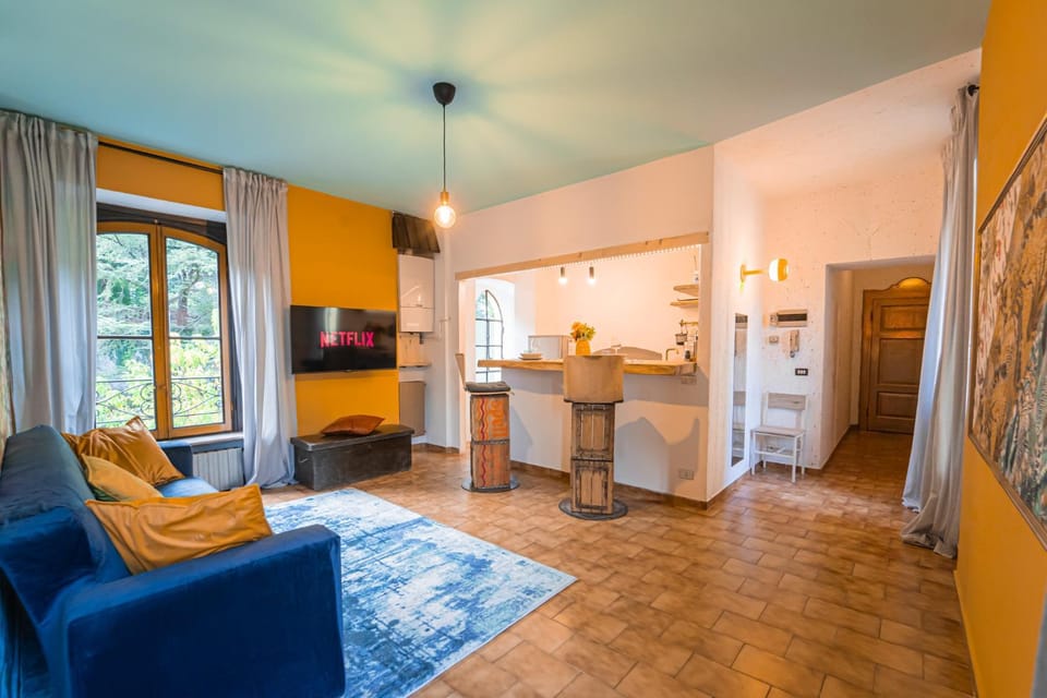 Communal lounge/ TV room, TV and multimedia, Kitchen or kitchenette, Living room, Seating area, Dining area