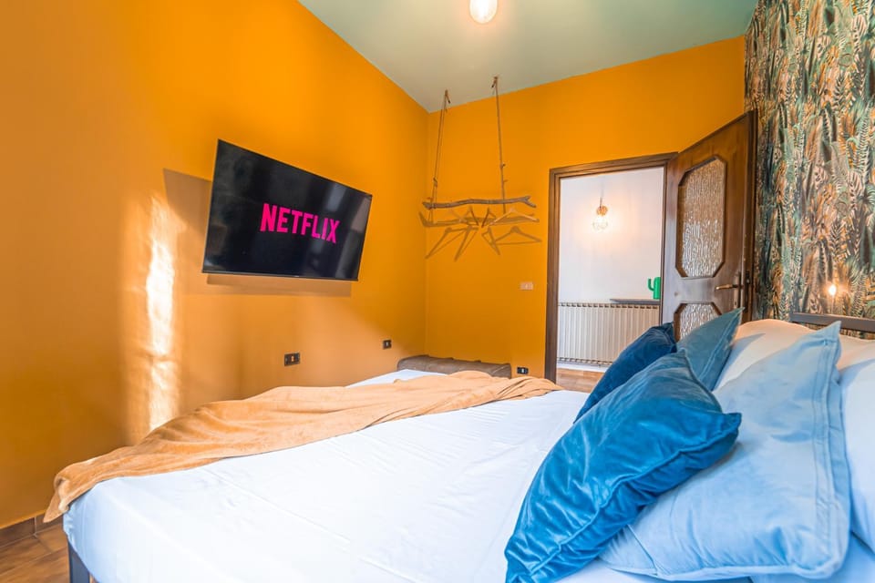 Bed, Photo of the whole room, Bedroom