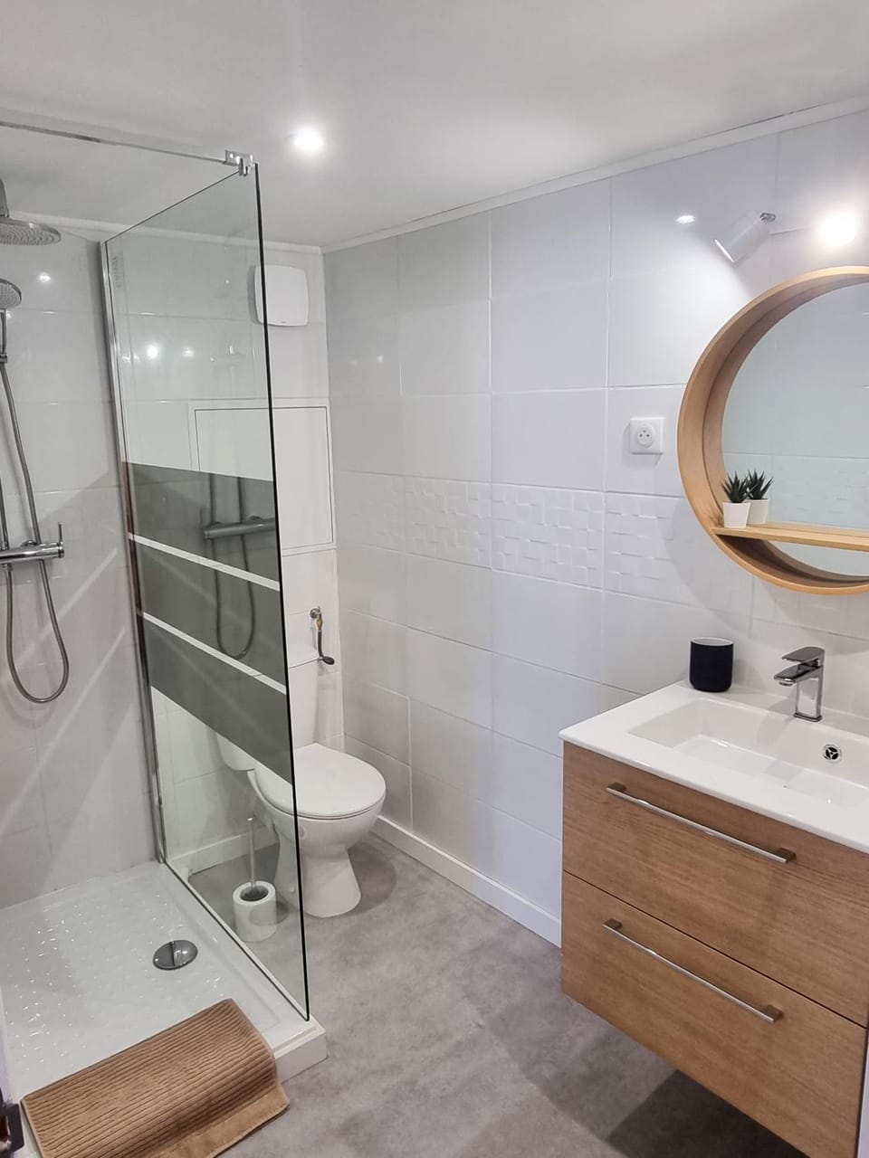 Shower, Toilet, Bathroom, towels